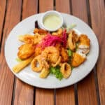 Jalea con Yuca y Aji Verde